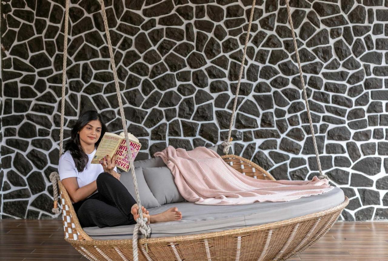 The Grey Medley By Stayvista With Mediterranean Interiors, Swimming Pool, Jacuzzi, Projector & A Lush Lawn With Gazebo Lonavala Εξωτερικό φωτογραφία