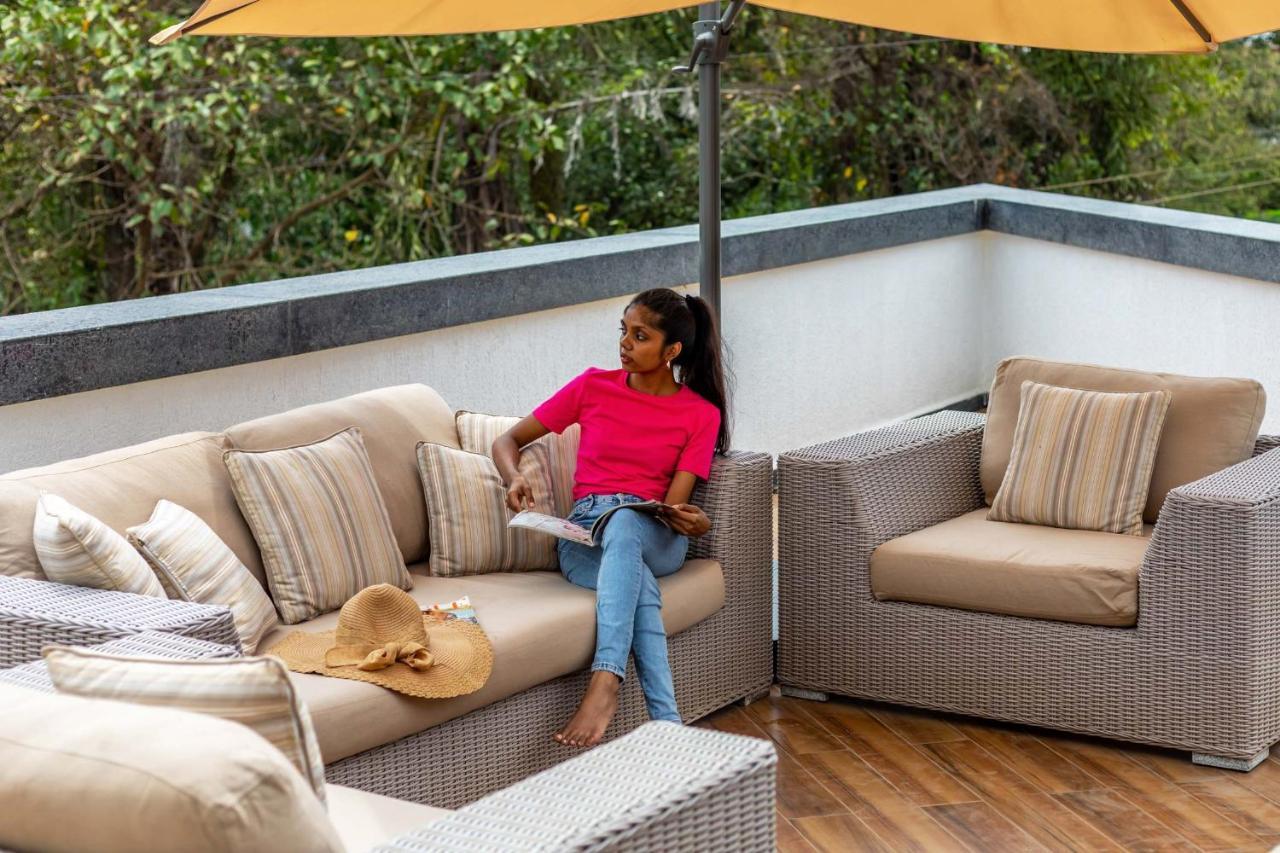 The Grey Medley By Stayvista With Mediterranean Interiors, Swimming Pool, Jacuzzi, Projector & A Lush Lawn With Gazebo Lonavala Εξωτερικό φωτογραφία